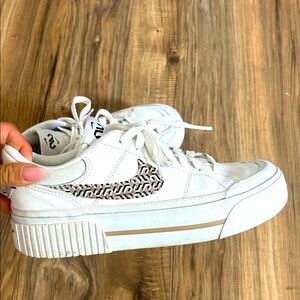 Nike Women's Court Legacy Lift